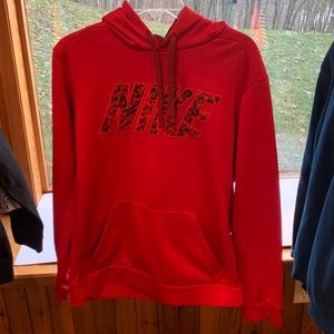 Used Red Nike Therma-Fit Hoodie Men’s Large
